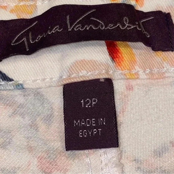 Gloria Vanderbilt Amanda Capris Size 12 Petite Flowers White Peachy - Picture 11 of 12